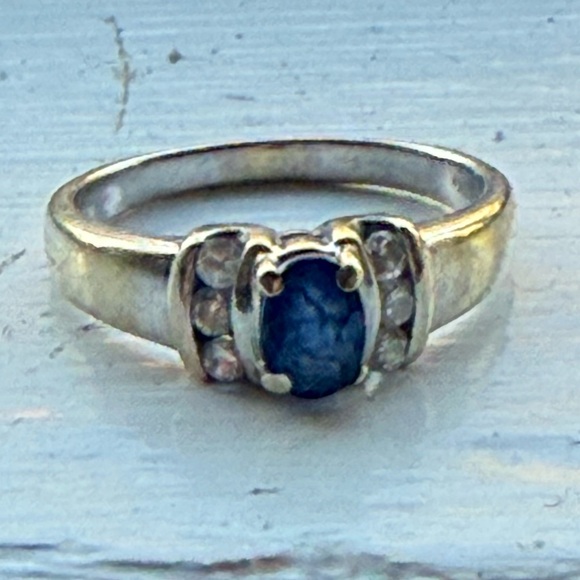 Elegant Sapphire/Diamonds and White Gold Ring - Picture 1 of 1